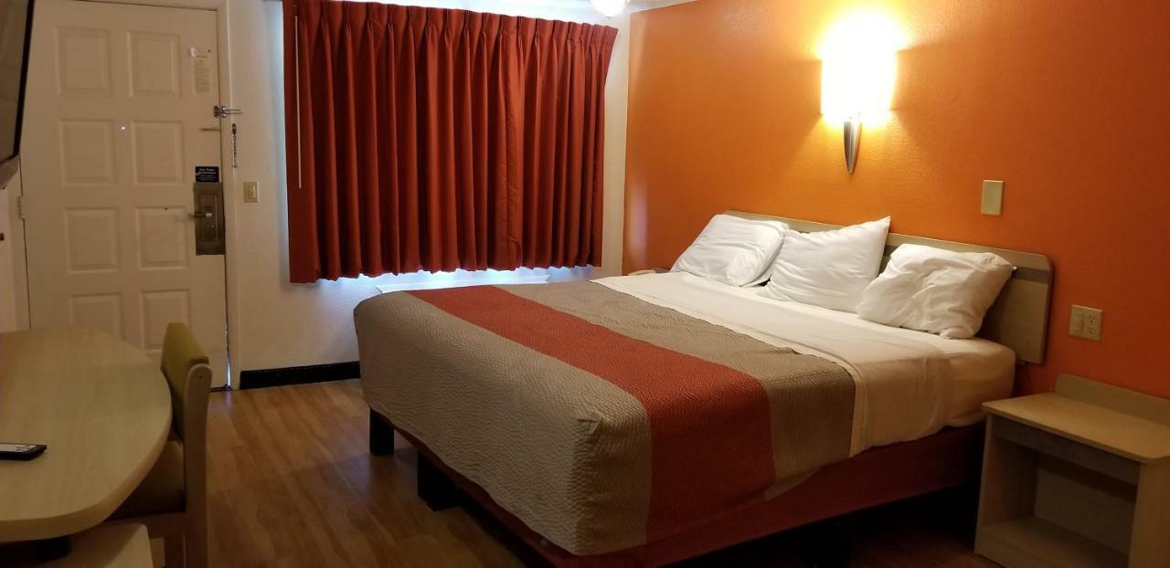 Fairbridge Inn Express Лондон Экстерьер фото